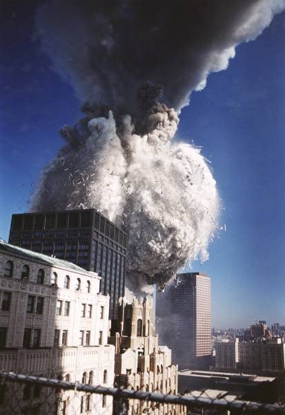 Figure 4. (9/11/2001) WTC2 upper mass expanding outward in spherical aerosol expansion, dissipating mid-air before ground impact. Taken from the southeast.